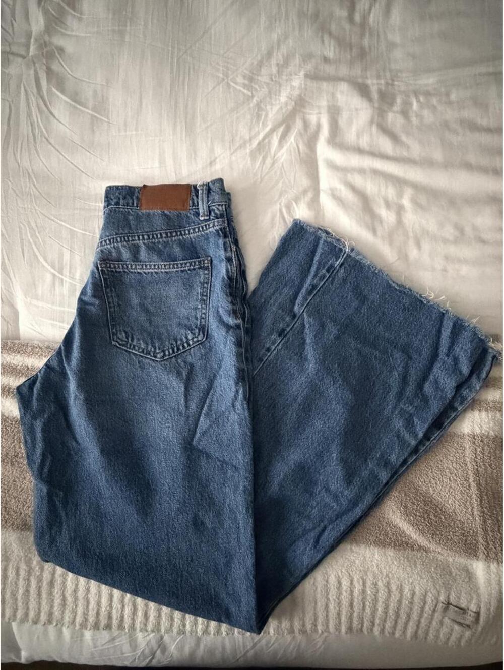 Zara Women's Blue and Navy Jeans